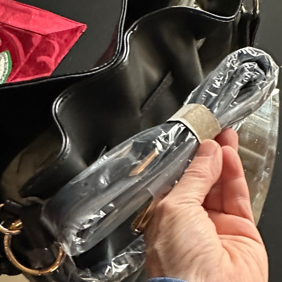 Badgley Mischka Vegan Leather Slouchy Bucket Crossbody Shoulder Bag NWT $149 - Picture 7 of 10